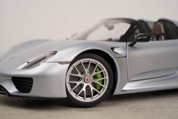 Xe Mô Hình Porsche 918 Spyder Weissach Package 1:18 AUTOart (Liquid Metal Chrome Blue)
