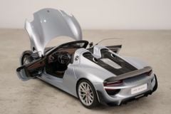 Xe Mô Hình Porsche 918 Spyder Weissach Package 1:18 AUTOart (Liquid Metal Chrome Blue)