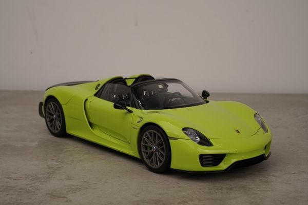 Xe Mô Hình Porsche 918 Spyder Weissach Package 1:18 AUTOart (Acid Green)