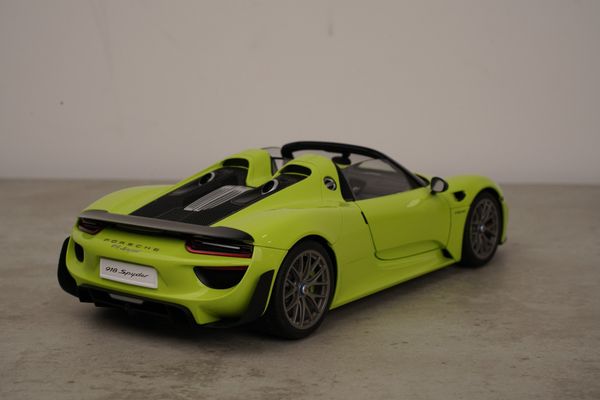 Xe Mô Hình Porsche 918 Spyder Weissach Package 1:18 AUTOart (Acid Green)