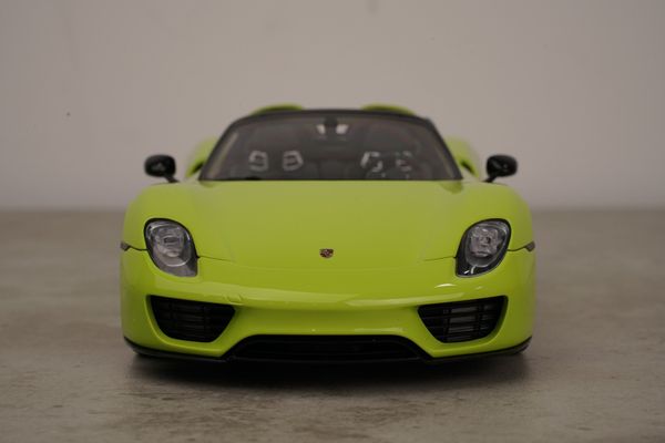 Xe Mô Hình Porsche 918 Spyder Weissach Package 1:18 AUTOart (Acid Green)