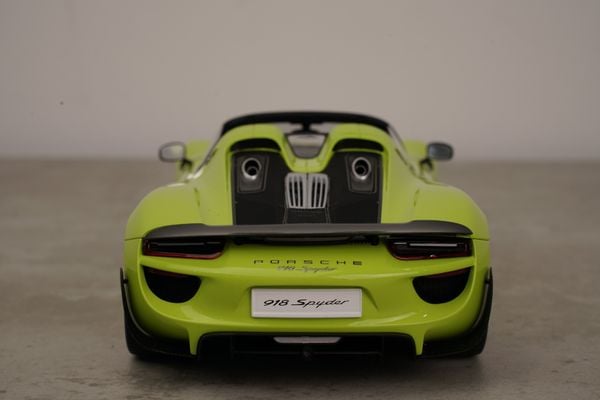 Xe Mô Hình Porsche 918 Spyder Weissach Package 1:18 AUTOart (Acid Green)
