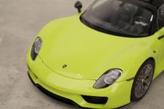 Xe Mô Hình Porsche 918 Spyder Weissach Package 1:18 AUTOart (Acid Green)
