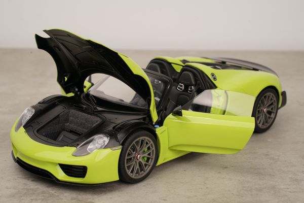 Xe Mô Hình Porsche 918 Spyder Weissach Package 1:18 AUTOart (Acid Green)