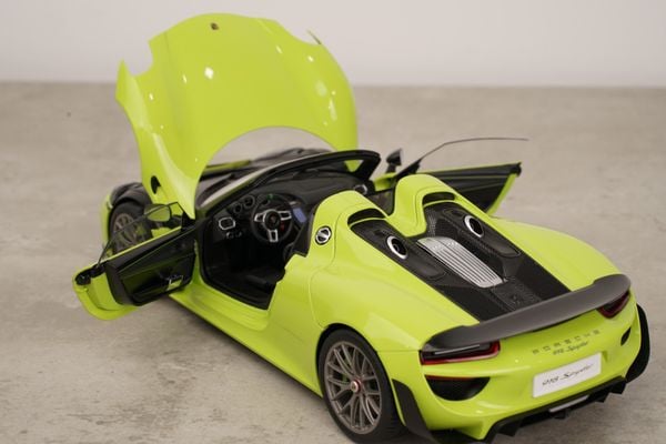 Xe Mô Hình Porsche 918 Spyder Weissach Package 1:18 AUTOart (Acid Green)