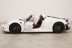 Xe Mô Hình Porsche 918 Spyder Weissach Package 1:18 AUTOart (White/Red Interior)