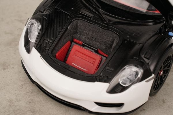 Xe Mô Hình Porsche 918 Spyder Weissach Package 1:18 AUTOart (White/Red Interior)