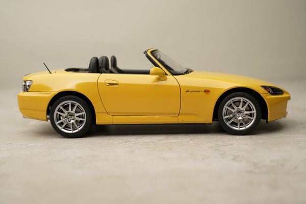 Xe Mô Hình Honda S2000(AP2) 1:18 Motor Helix (Indy Yellow Pearl)