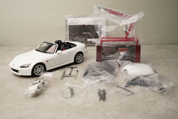 Xe Mô Hình Honda S2000(AP2) 1:18 Motor Helix (Grand Prix White)