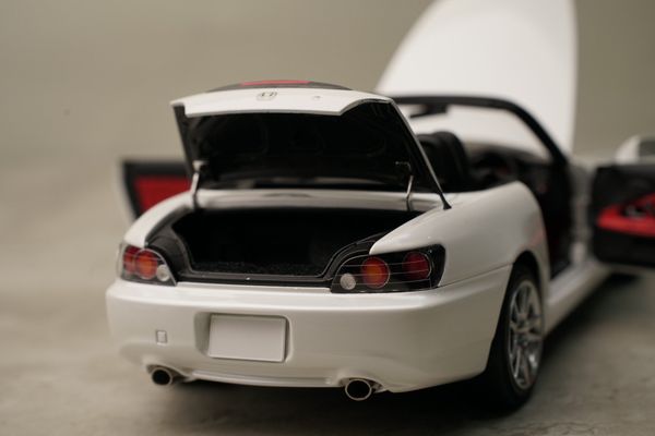 Xe Mô Hình Honda S2000(AP2) 1:18 Motor Helix (Grand Prix White)