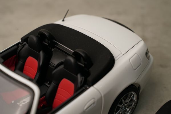 Xe Mô Hình Honda S2000(AP2) 1:18 Motor Helix (Grand Prix White)