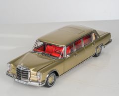 Xe Mô Hình Mercedes-Benz Pullman MB 600 1:18 Kengfai (Gold Nội Thất Đỏ)