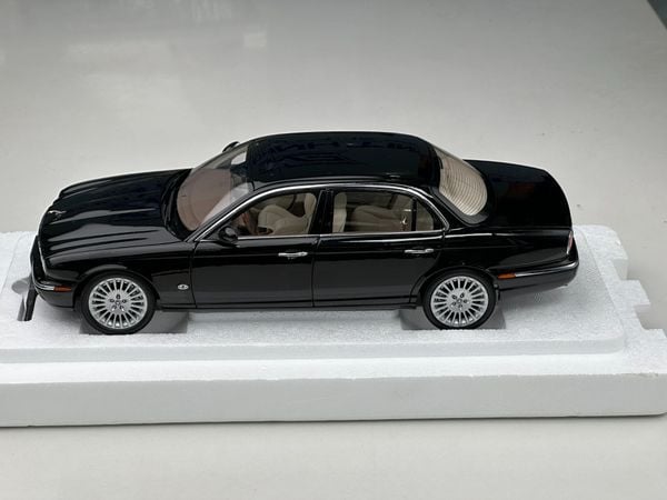 Xe Mô Hình Jaguar XJ6 