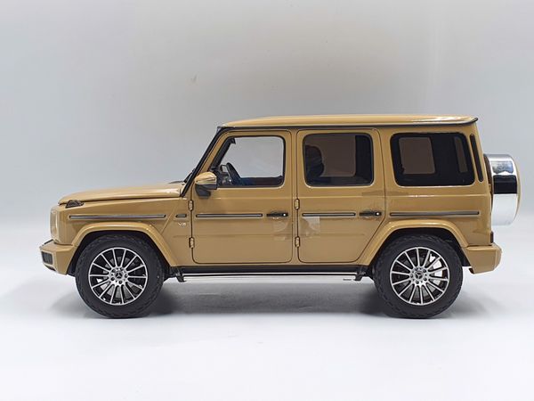 Xe Mô Hình Mercedes-Benz G-Class 2018 Limited Edition 300 pcs 1:18 Minichamps ( Vàng )