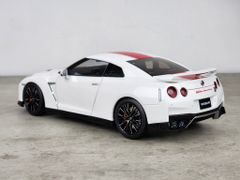 Xe Mô Hình Nissan GT-R(R35) 50th AnniVersary 1:18 MotorHelix (Brilliant Pear White)
