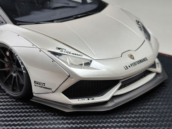 XE MÔ HÌNH LAMBORGHINI HURACAN LB 1:18 ACM (BẠC)