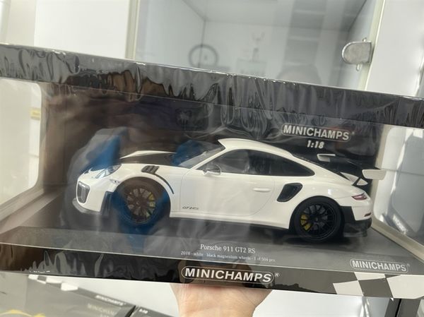 Xe Mô Hình Porsche 911 (911.2) GT2 RS 2018 1:18 Minichamps (Trắng)