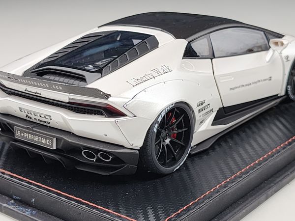 XE MÔ HÌNH LAMBORGHINI HURACAN LB 1:18 ACM (BẠC)