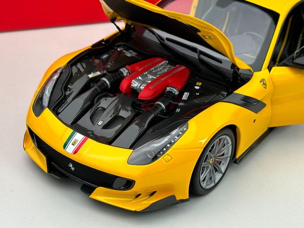 Xe Mô Hình Ferrari F12 TDF 2016 Giallo Trisstrato - Bandiera Italiana 1:18 BBR ( Yellow - Italian Flag )