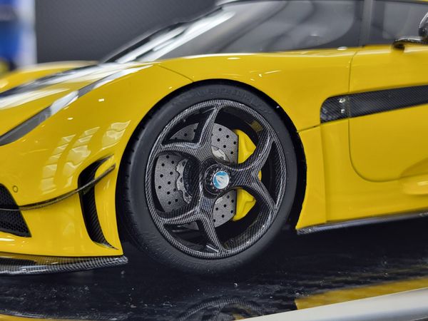 Xe Mô Hình Koenigsegg Regera 1:18 FrontiArt (Vàng)