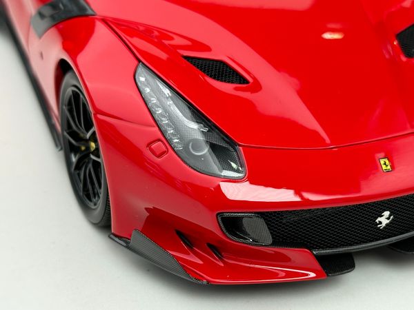 Xe Mô Hình Ferrari F12 TDF Rosso Corsa 322 1:18 BBR ( Đỏ )