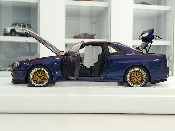 Xe Mô Hình Nissan Skyline GT-R ( R34 ) V-SPEC II 1:18 AUTOart ( Tím Biến Màu )