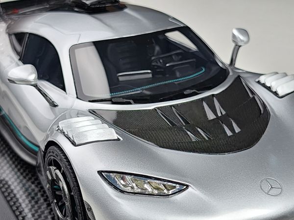 Xe mô hình Mercedes-Benz AMG One 1:18 VIP Scale Model (Bạc Ngôi Sao)