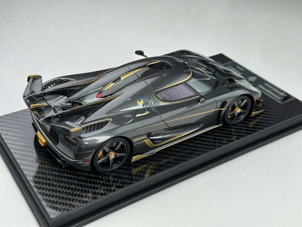 Xe Mô Hình Koenigsegg Agera RS Phoenix Limited 500pcs 1:18 Frontiart (Đen Carbon Viền Vàng)