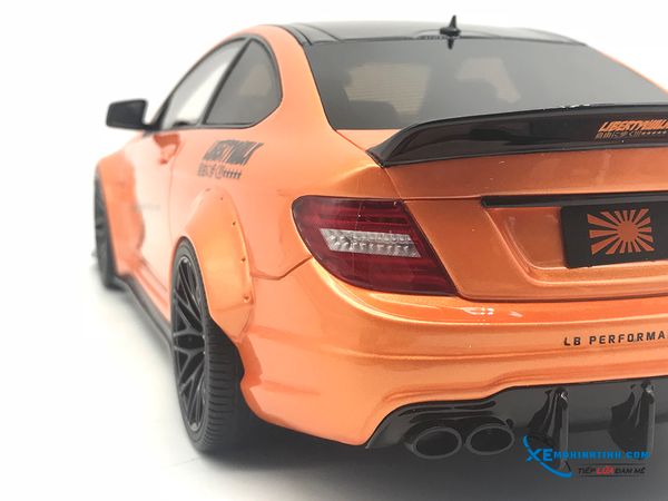 XE MÔ HÌNH NISSAN GT-R35 LB 1:18 GTSPIRIT (TRẮNG)