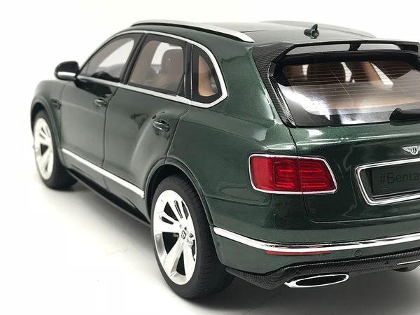 GTSPIRIT Bentley Bentayga Sport Package 1:18 (XANH)