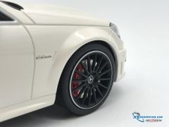 MH GTSPIRIT 1:18 MERCEDES-BENZ C 63 AMG SEDAN (W204) (TRẮNG)