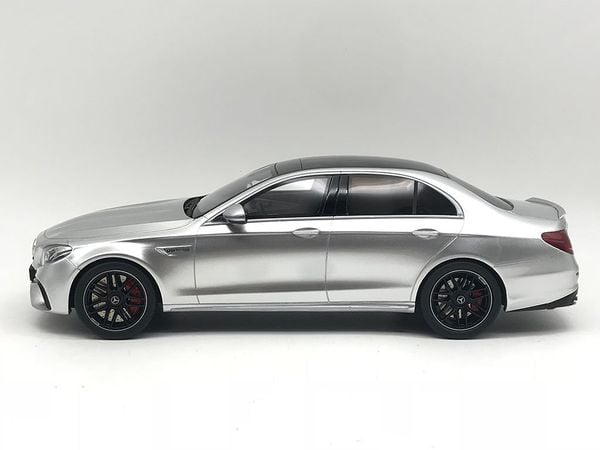 Xe Mô Hình Mercedes-Amg E 63 S 1:18 GtSpirit ( Bạc )