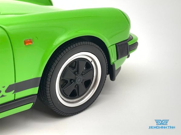 Xe Mô Hình Porsche 911 3.2 Carrera 1974 1:18 GTSpirit ( Xanh Lá )