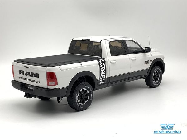 Xe Mô Hình 2017 Ram 2500 Power Wagon 1:18 GTSpirit ( Trắng )