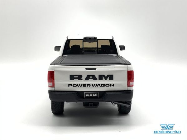 Xe Mô Hình 2017 Ram 2500 Power Wagon 1:18 GTSpirit ( Trắng )