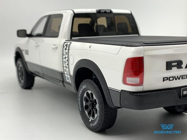 Xe Mô Hình 2017 Ram 2500 Power Wagon 1:18 GTSpirit ( Trắng )