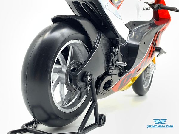 XE MÔ HÌNH DUCATI DESMOSEDICI 1:6 MAISTO (VÀNG)