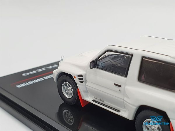 Xe Mô Hình Mitsubishi Pajero Evolution White With Extra Wheels 1:64 Inno Model (Trắng)