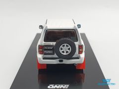 Xe Mô Hình Mitsubishi Pajero Evolution White With Extra Wheels 1:64 Inno Model (Trắng)