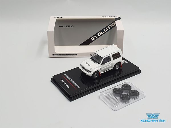 Xe Mô Hình Mitsubishi Pajero Evolution White With Extra Wheels 1:64 Inno Model (Trắng)