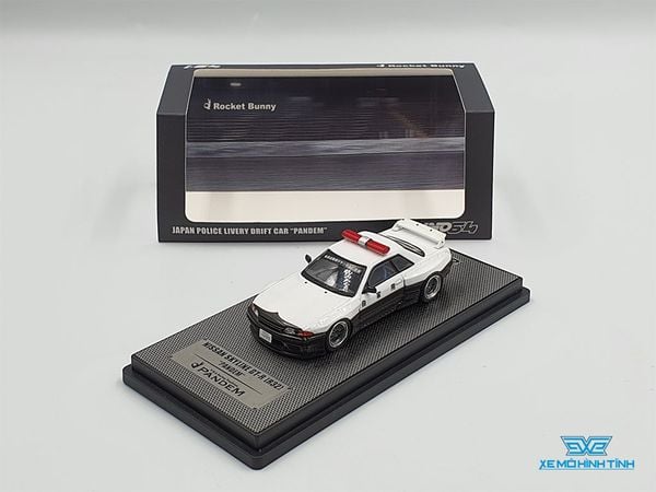 Xe Mô Hình Nissan Skyline GT-R (R32) Pandem / Rocket Bunny Japan Police Livery Drift Car 1:64 Inno Model ( Trắng Đen )