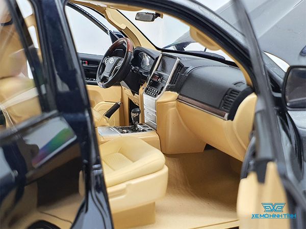 Xe Mô Hình Toyota Land Cruiser 1:18 KengFai ( Đen )