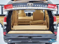Xe Mô Hình Toyota Land Cruiser 1:18 KengFai ( Đen )