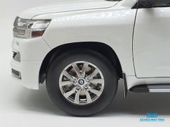 Xe Mô Hình Toyota Land Cruiser 1:18 KengFai ( Trắng )