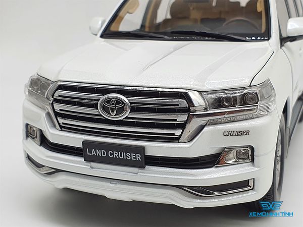 Xe Mô Hình Toyota Land Cruiser 1:18 KengFai ( Trắng )