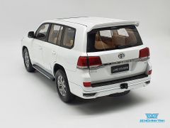 Xe Mô Hình Toyota Land Cruiser 1:18 KengFai ( Trắng )