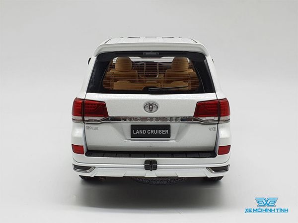 Xe Mô Hình Toyota Land Cruiser 1:18 KengFai ( Trắng )