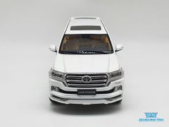 Xe Mô Hình Toyota Land Cruiser 1:18 KengFai ( Trắng )