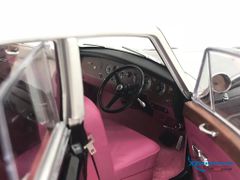 Xe Mô Hình Rolls-Royce Phantom VI 1:18 Kyosho ( Đen - Bạc )