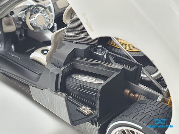 Xe Mô Hình Pagani Huyara 1:18 LCD ( Trắng)